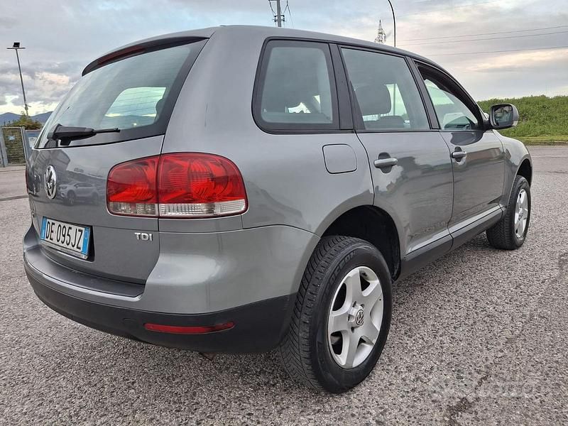 Usata VW Touareg R 174 CV (127 kW) 2006 Grigio SUV