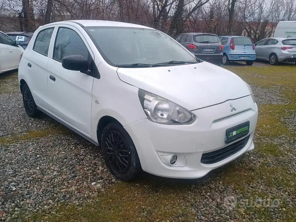 Usado Mitsubishi Space Star 71 CV (52 kW) 2015 Blanco Berlina