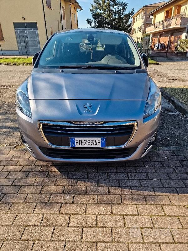 Usata Peugeot 5008 120 CV (88 kW) 2016 Grigio Monovolume