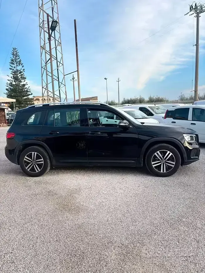 Usata Mercedes GLB180 Business 116 CV (85 kW) 2021 Nero SUV