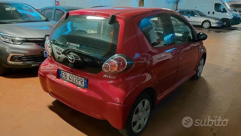 Usata Toyota Aygo Edition 68 CV (50 kW) 2010 Rosso Utilitaria