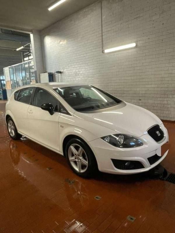 Bianco Usata 2011 Seat Leon Style Tre volumi | 6790 € (Buon prezzo) - Immagine 1/4