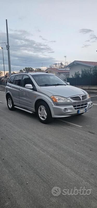 Usata SsangYong Rexton II 186 CV (136 kW) 2007 Grigio SUV