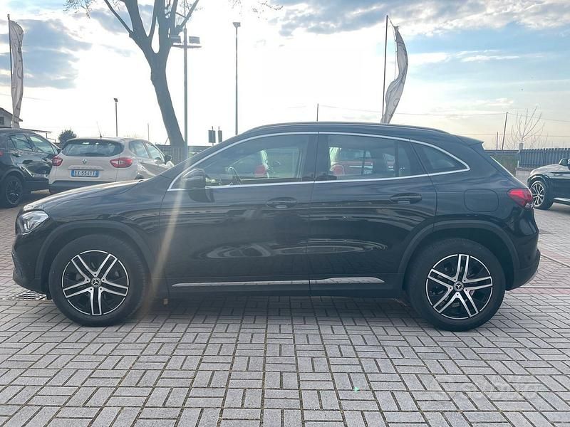 Usata Mercedes GLA180 Premium 136 CV (100 kW) 2021 Nero SUV