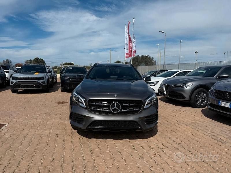 Usata Mercedes GLA200 Business 136 CV (100 kW) 2018 Grigio SUV