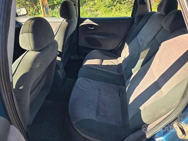 Usata Ford Mondeo Ghia 89 CV (65 kW) 2000 Blu Station wagon