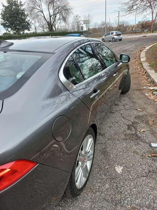 Usata Jaguar XE Portfolio 180 CV (132 kW) 2015 Grigio Berlina