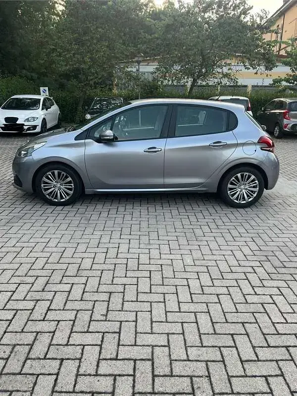 Usata Peugeot 208 Active 102 CV (75 kW) 2019 Grigio Utilitaria