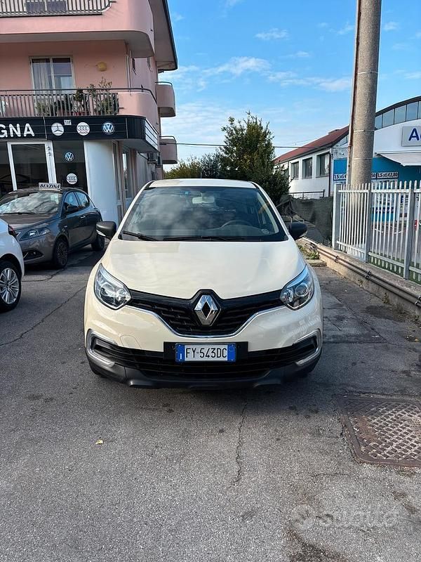 Beige Usata 2019 Renault Captur Life SUV | 11.990 € (Buon prezzo) - Immagine 1/4