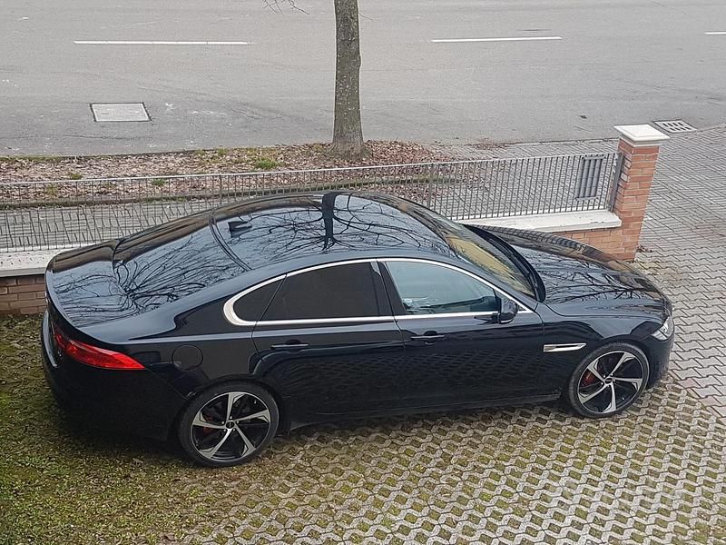 Usata Jaguar XF Prestige 180 CV (132 kW) 2017 Nero Berlina