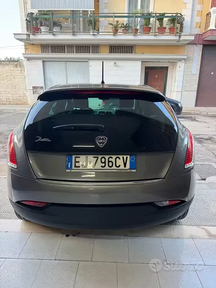 Usata Lancia Delta Platinum 120 CV (88 kW) 2011 Grigio Utilitaria