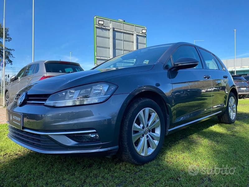 Usata VW Golf VII Trendline 91 CV (66 kW) 2017 Gray Berlina