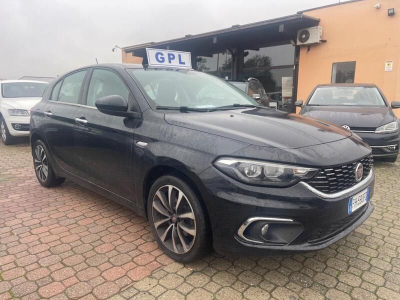 Usata Fiat Tipo Easy 120 CV (88 kW) 2017 Nero Station wagon