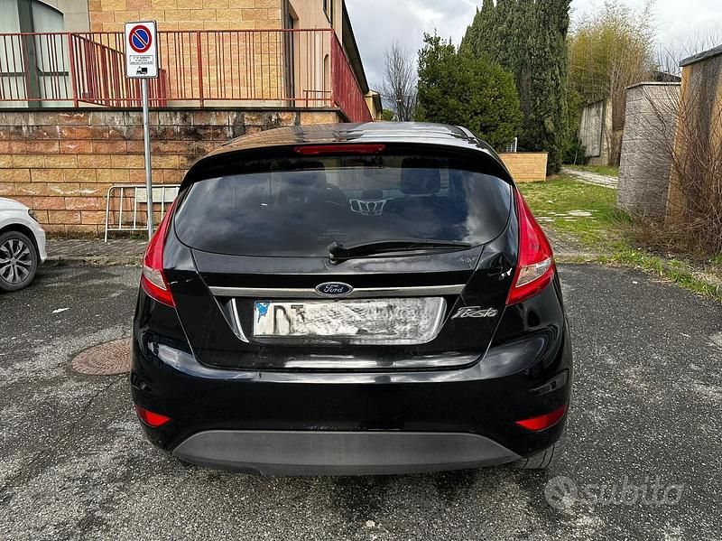 Usata Ford Fiesta 82 CV (60 kW) 2008 Nero Utilitaria