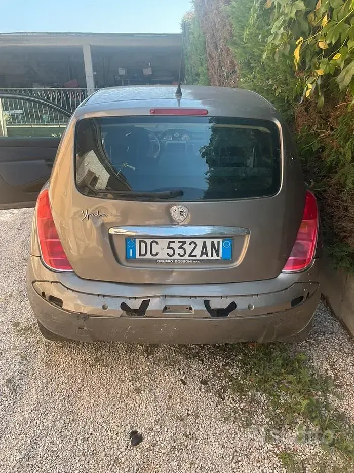 Usata Lancia Ypsilon 60 CV (44 kW) 2006 Grigio Utilitaria