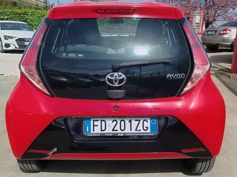 Brugt Toyota Aygo X-play 69 HK (50 kW) 2016 Rød Hatchback