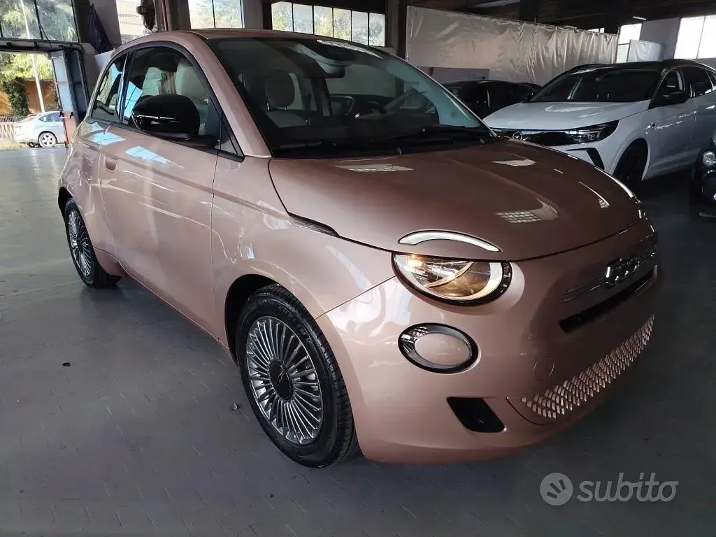 Nuova Fiat 500 Icon 65 CV (47 kW) 2026 Viola Berlina