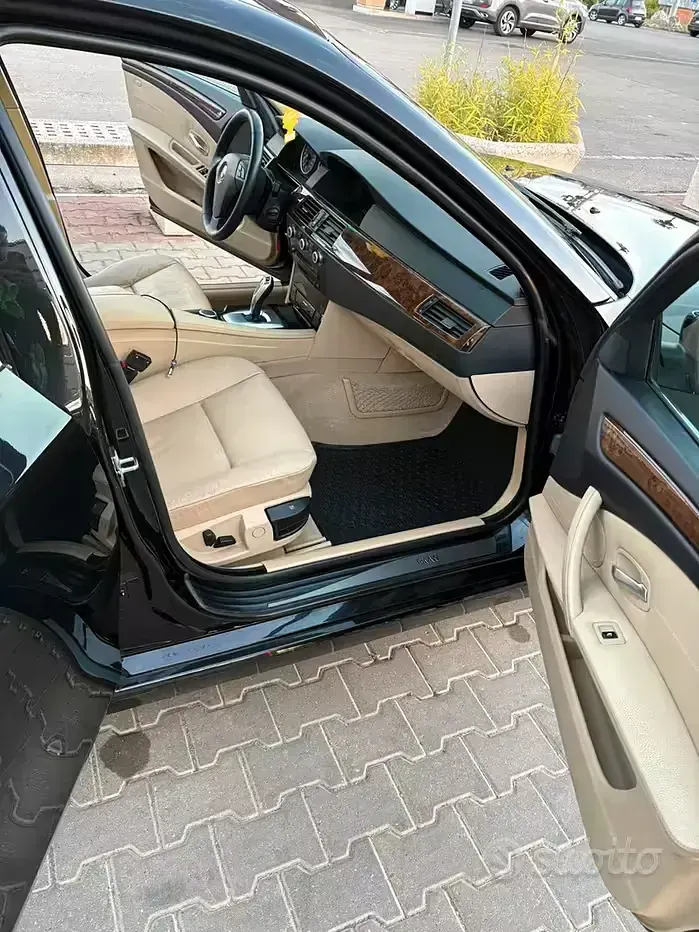 Usata BMW 530 235 CV (172 kW) 2007 Nero Station wagon