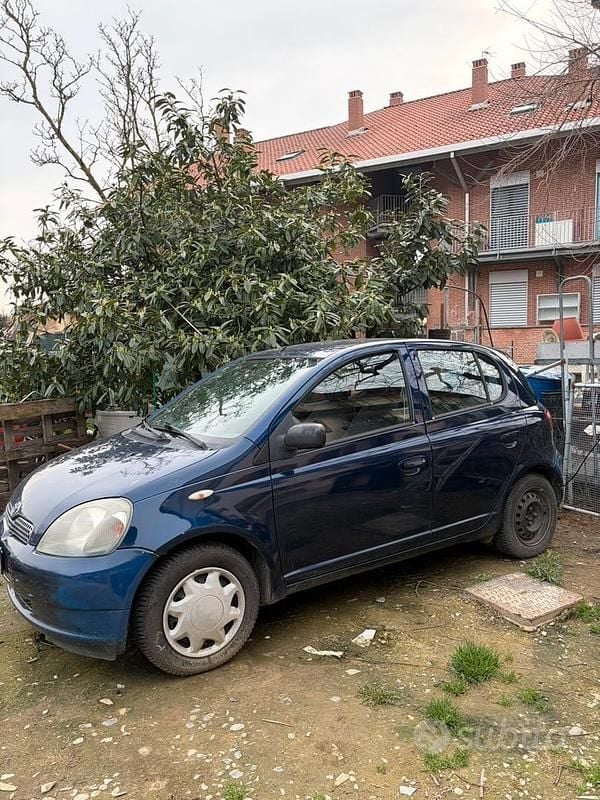 Usata Toyota Yaris 68 CV (50 kW) 2001 Blu Utilitaria
