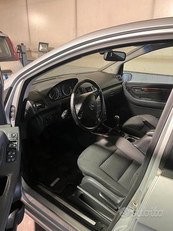 Usata Mercedes A180 Avantgarde 109 CV (80 kW) 2007 Grigio Berlina