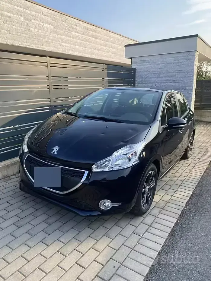 Usata Peugeot 208 68 CV (50 kW) 2014 Blu Utilitaria