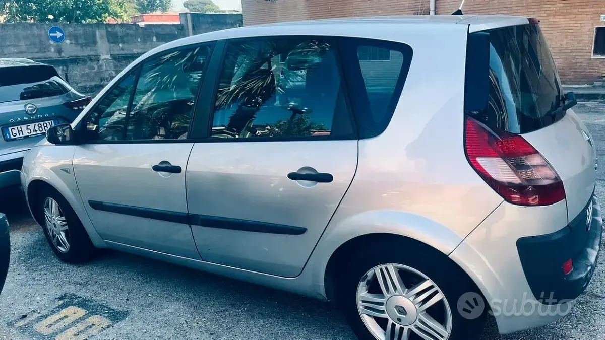 Usata Renault Scénic 120 CV (88 kW) 2005 Grigio Monovolume