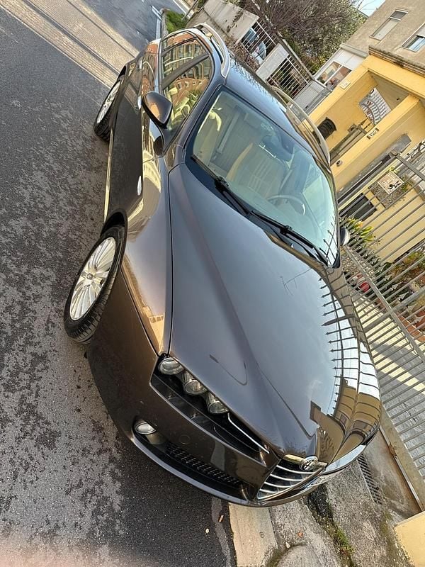 Grigio Usata 2009 Alfa Romeo 159 Distinctive Station wagon | 3300 € (Buon prezzo) - Immagine 1/4