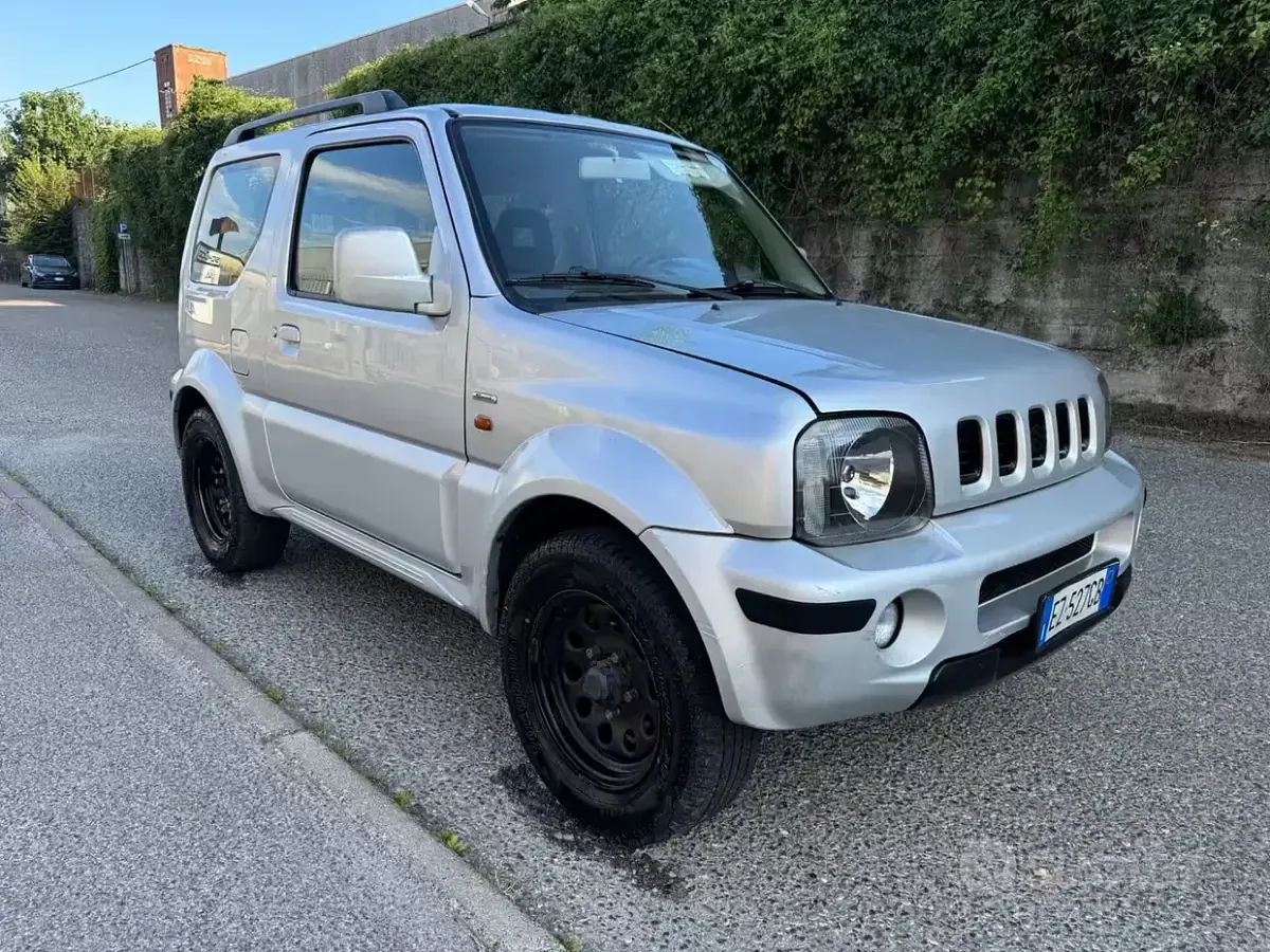 Usata Suzuki Jimny 82 CV (60 kW) 2002 Grigio SUV