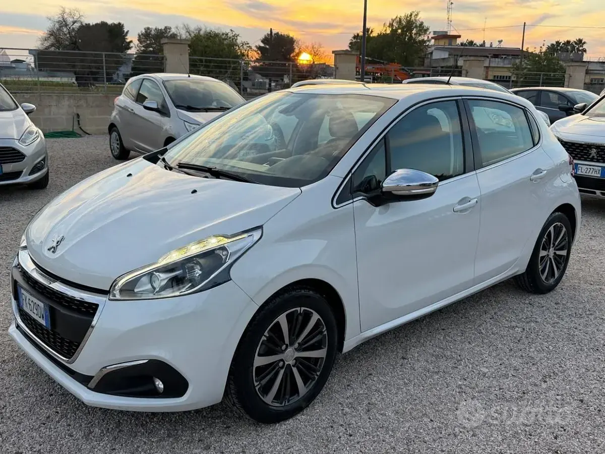Usata Peugeot 208 Allure 75 CV (55 kW) 2017 Bianco Utilitaria