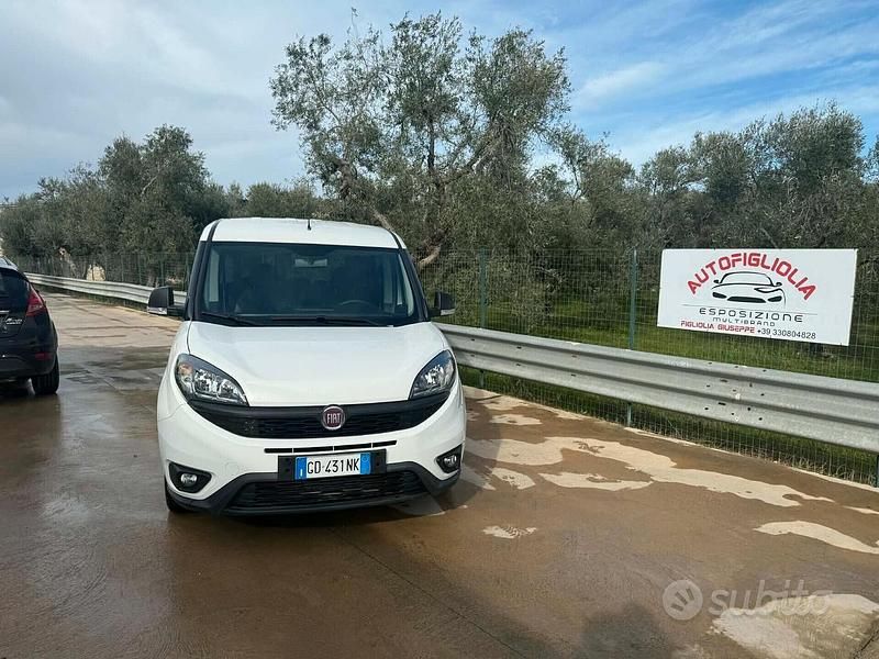 Usata Fiat Doblò 105 CV (77 kW) 2021 Bianco Monovolume