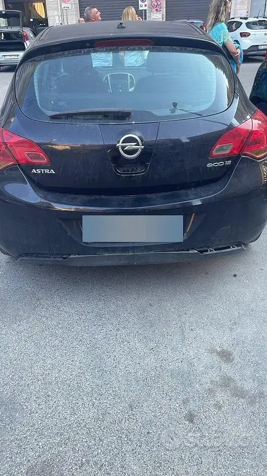 Usata Opel Astra 95 CV (69 kW) 2010 Nero Berlina