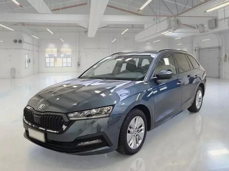 Usata Skoda Octavia Executive 116 CV (85 kW) 2021 Grigio Station wagon