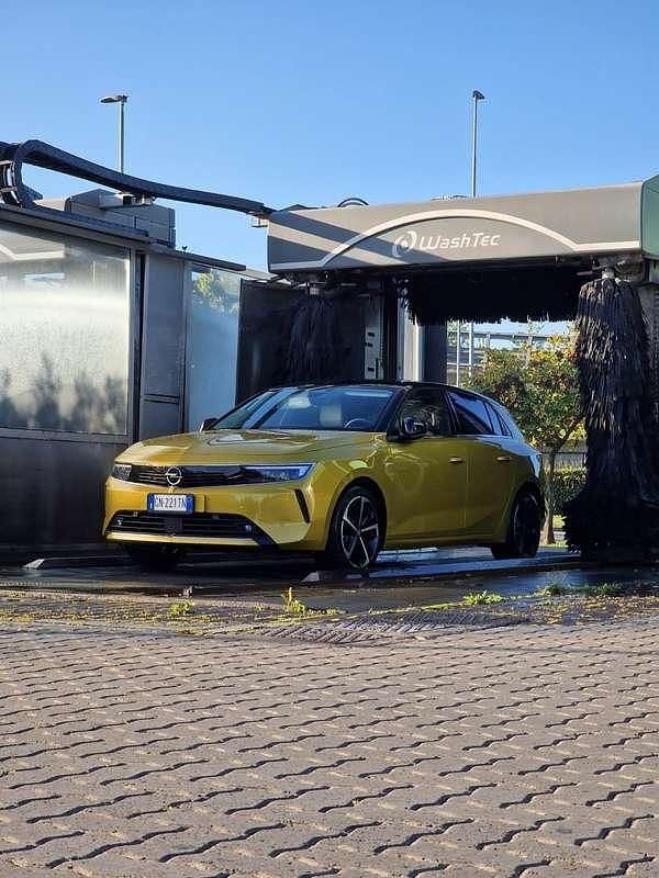 Usata Opel Astra Elegance 131 CV (96 kW) 2023 Oro Berlina