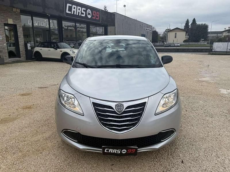 Usata Lancia Ypsilon Silver 69 CV (50 kW) 2012 Argento Utilitaria