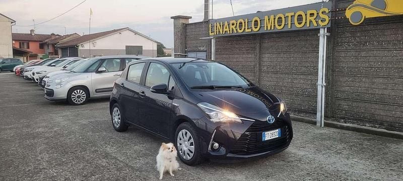 Usata Toyota Yaris Hybrid Cool 73 CV (53 kW) 2019 Blu Berlina