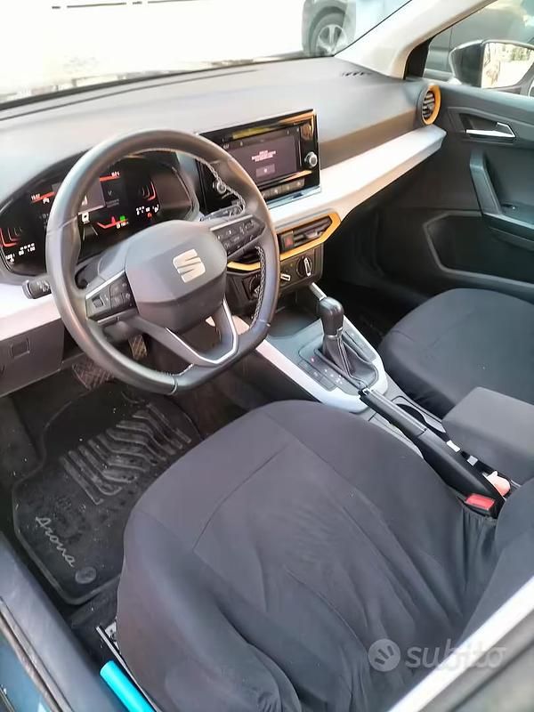 Usata Seat Arona Style 110 CV (80 kW) 2024 Grigio SUV