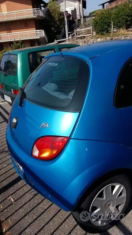 Usata Ford Ka 69 CV (50 kW) 2004 Blu Utilitaria