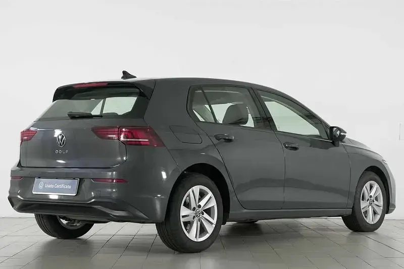 Usata VW Golf VIII Life 116 CV (85 kW) 2025 Grigio Berlina