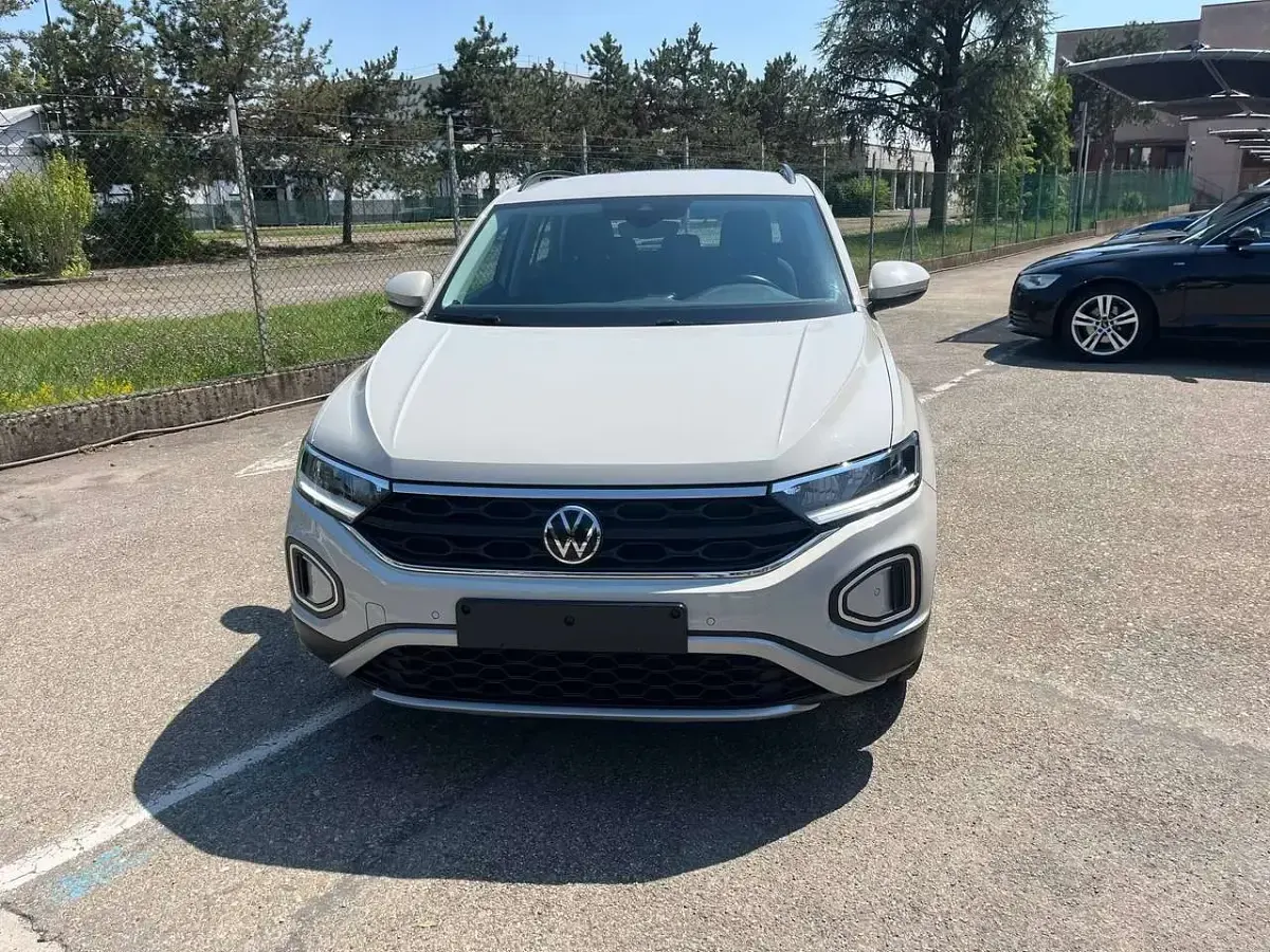 Usata VW T-Roc 110 CV (80 kW) 2024 Grigio SUV