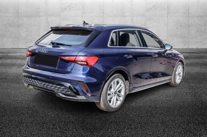 Usata Audi A3 e-tron S-Line 116 CV (85 kW) 2024 Blu metallizzato Utilitaria