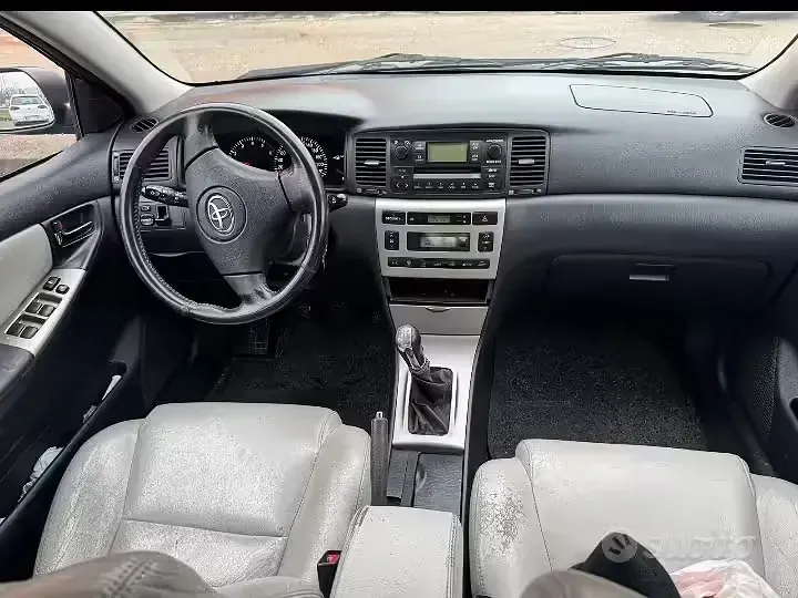 Usata Toyota Corolla 90 CV (66 kW) 2002 Grigio Station wagon
