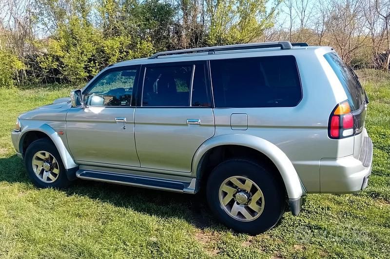 Usata Mitsubishi Pajero Sport 99 CV (72 kW) 2000 Grigio SUV