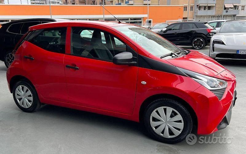 Usata Toyota Aygo Connect Style 72 CV (52 kW) 2021 Utilitaria