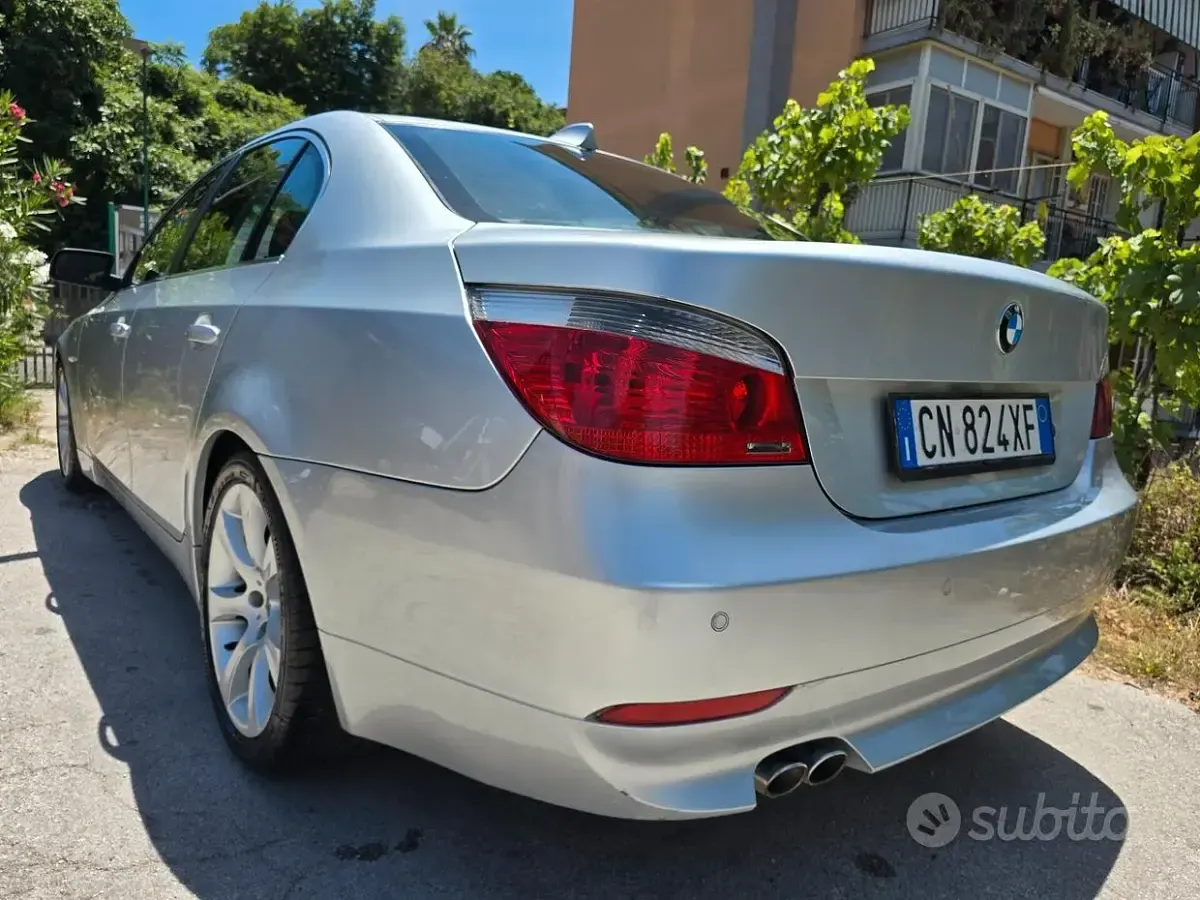 Usata BMW 530 Comfort Edition 218 CV (160 kW) 2004 Grigio Berlina