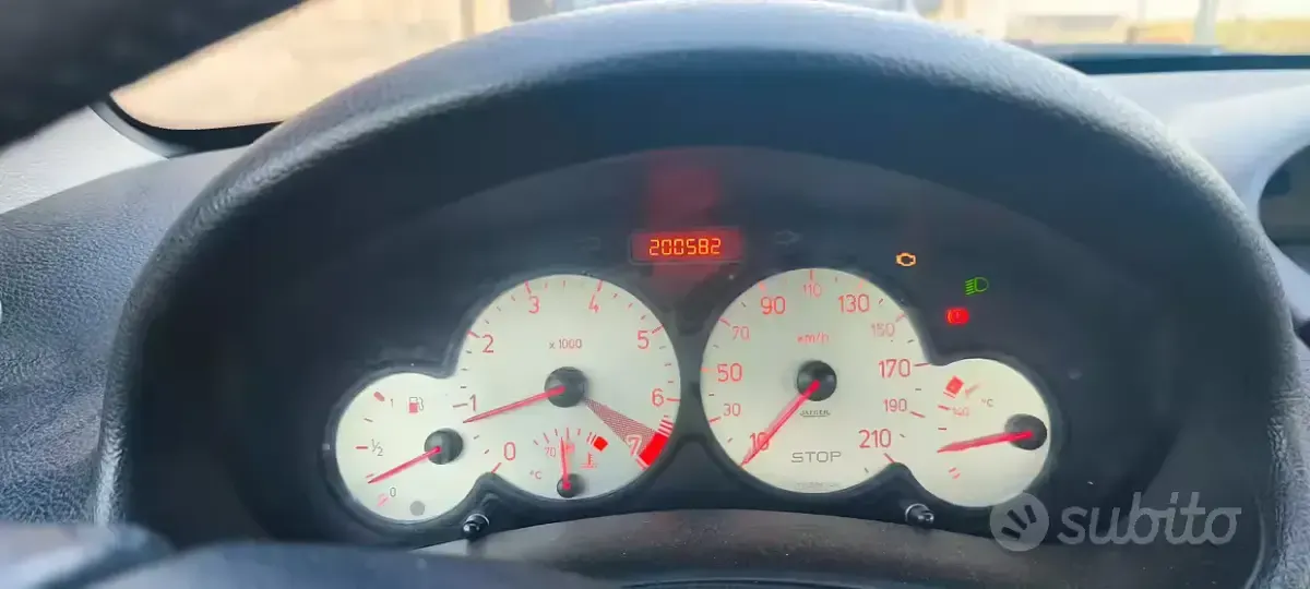 Usata Peugeot 206 CC 109 CV (80 kW) 2002 Nero Cabrio