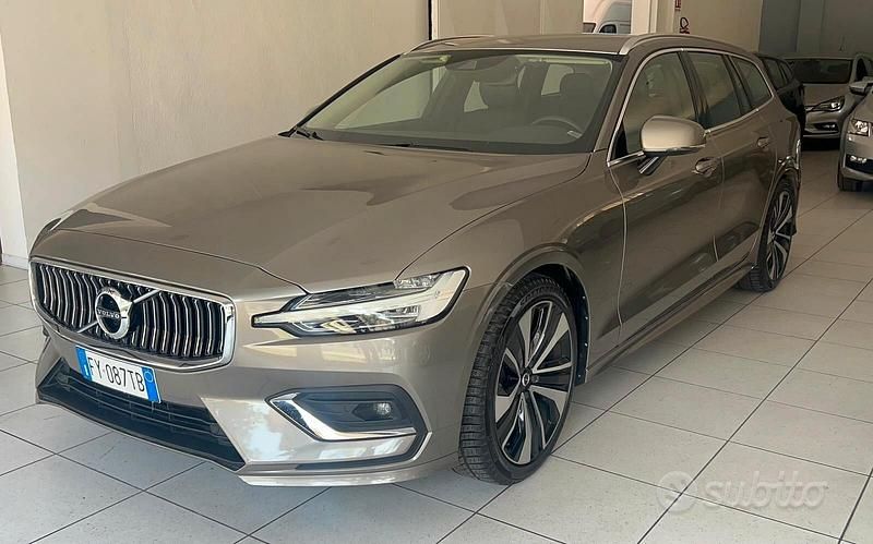 Oro Usata 2019 Volvo V60 Inscription Station wagon | 21.490 € (Cara) - Immagine 1/4