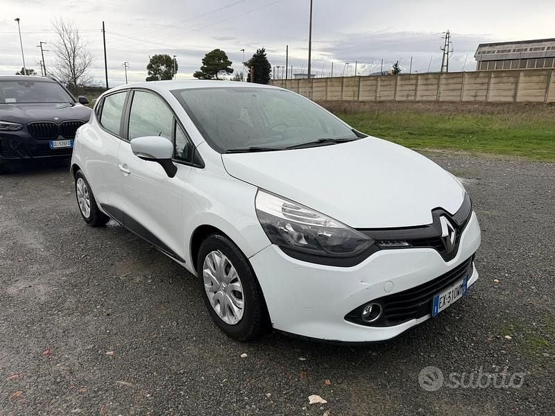 Bianco Usata 2015 Renault Clio IV Due volumi | 5600 € (Ottimo prezzo) - Immagine 1/4