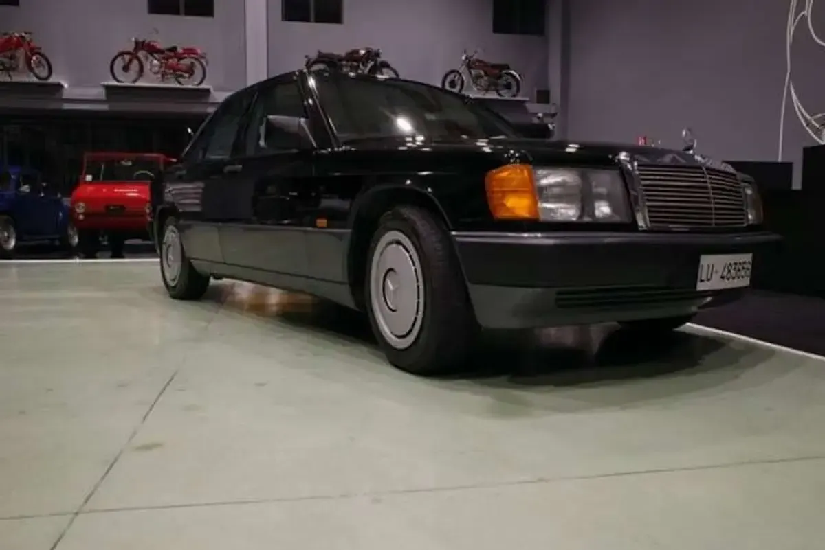 Usata Mercedes 190 122 CV (89 kW) 1989 Nero Berlina