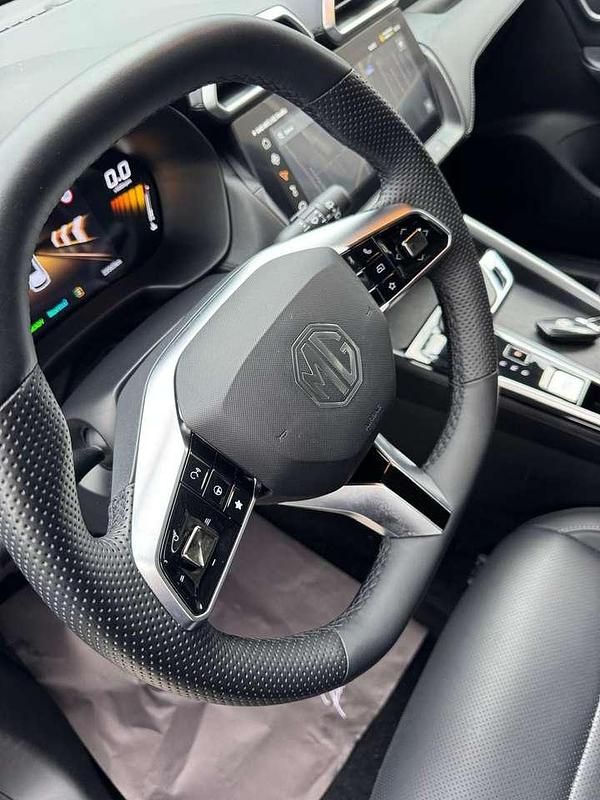 Usata MG ZS Luxury 102 CV (75 kW) 2025 Nero SUV