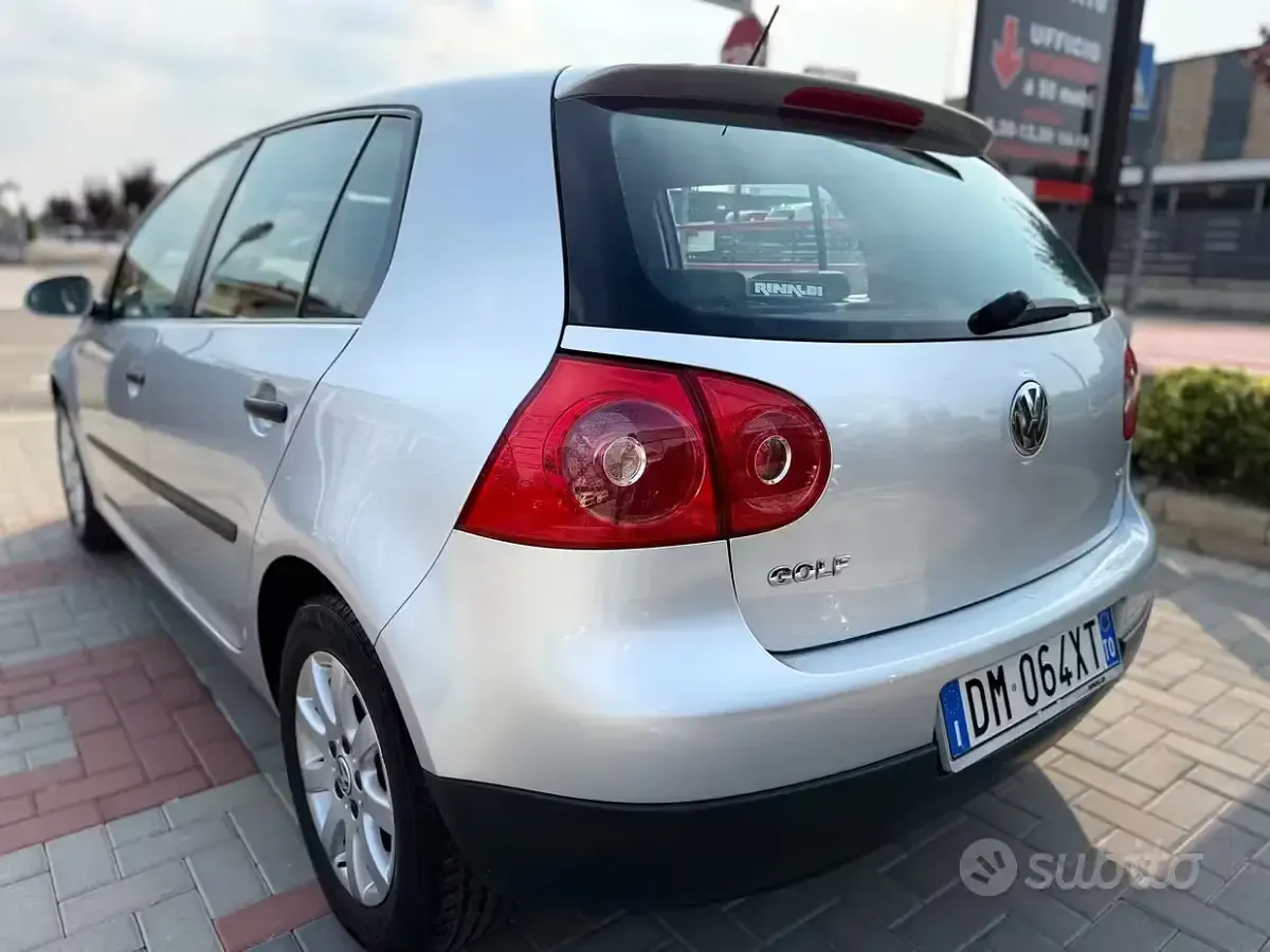 Usata VW Golf VI Comfortline 102 CV (75 kW) 2008 Grigio Utilitaria